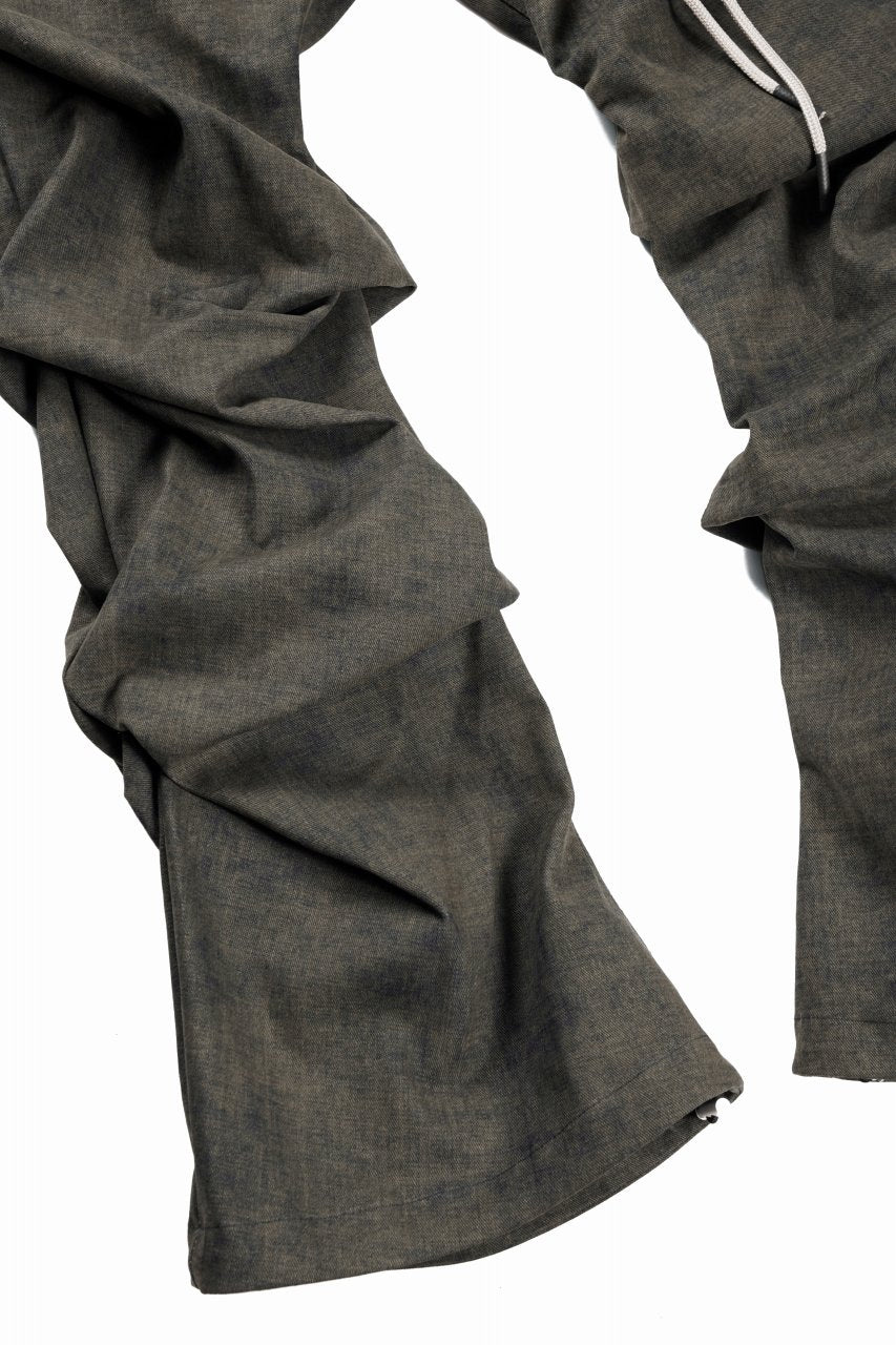 Load image into Gallery viewer, A.F ARTEFACT TUCKED DRAPE PANTS / BLENDED SHADES DENIM (YELLOW)