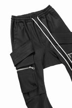 Load image into Gallery viewer, A.F ARTEFACT FLAP-DETAIL SLIM CARGO PANTS / HI-STRETCH DENIM (BLACK)