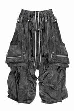 Load image into Gallery viewer, A.F ARTEFACT PARACHUTE WIDE CARGO PANTS / UNEVEN TEXTURE (BLACK)