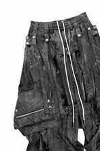 Load image into Gallery viewer, A.F ARTEFACT PARACHUTE WIDE CARGO PANTS / UNEVEN TEXTURE (BLACK)