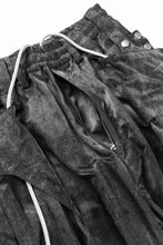 Load image into Gallery viewer, A.F ARTEFACT PARACHUTE WIDE CARGO PANTS / UNEVEN TEXTURE (BLACK)