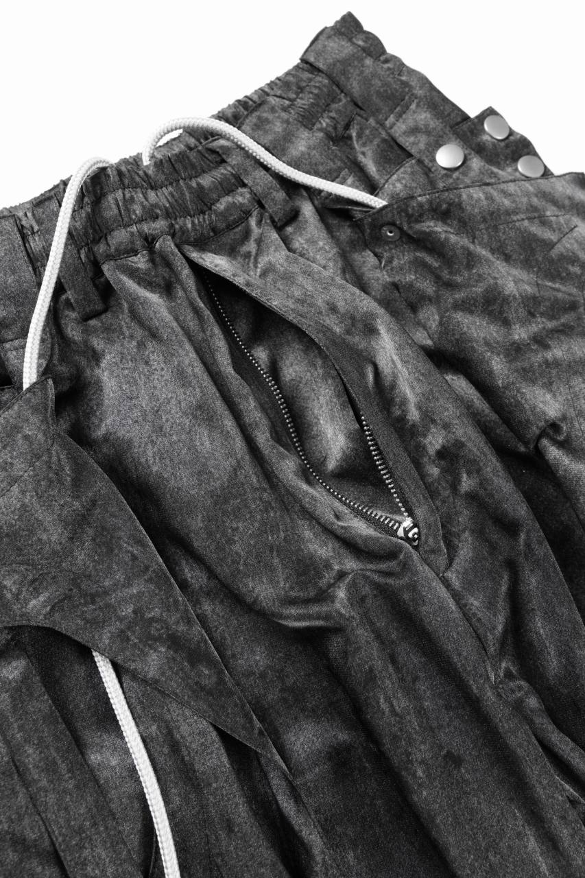 Load image into Gallery viewer, A.F ARTEFACT PARACHUTE WIDE CARGO PANTS / UNEVEN TEXTURE (BLACK)