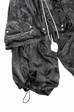 Load image into Gallery viewer, A.F ARTEFACT PARACHUTE WIDE CARGO PANTS / UNEVEN TEXTURE (BLACK)
