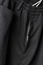 Load image into Gallery viewer, A.F ARTEFACT KNOTTING DETAIL TWILL VOLUME PANTS (BLACK)