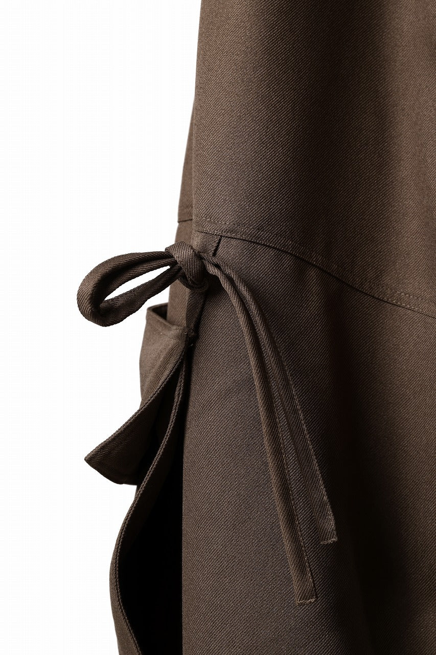 A.F ARTEFACT KNOTTING DETAIL TWILL VOLUME PANTS (BROWN)