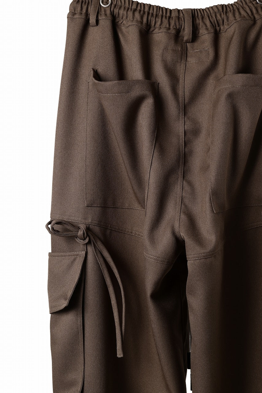 A.F ARTEFACT KNOTTING DETAIL TWILL VOLUME PANTS (BROWN)