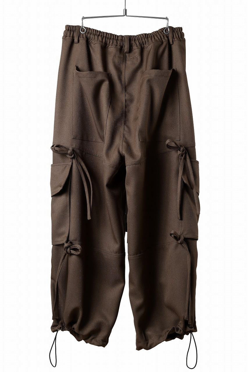 A.F ARTEFACT KNOTTING DETAIL TWILL VOLUME PANTS (BROWN)