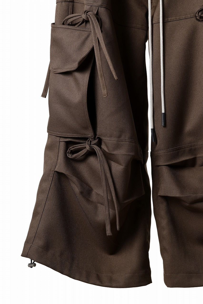 A.F ARTEFACT KNOTTING DETAIL TWILL VOLUME PANTS (BROWN)