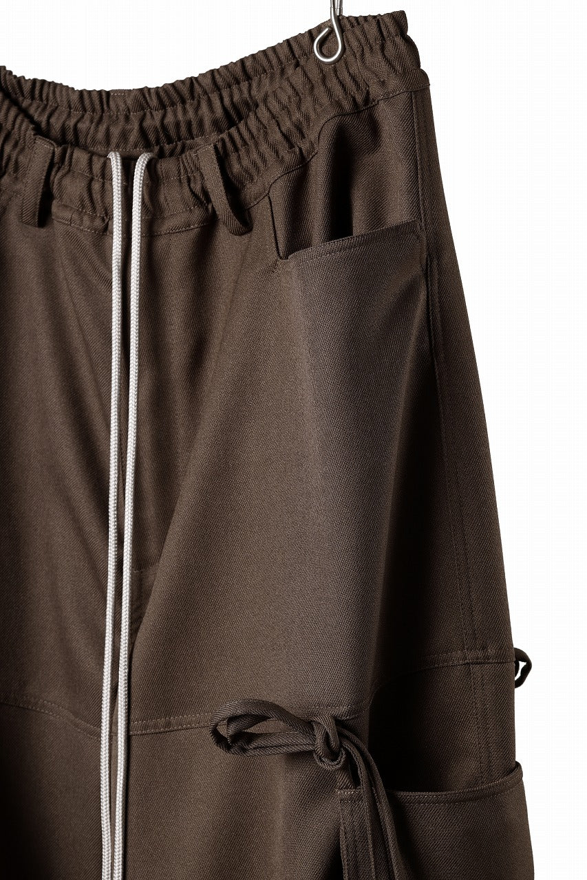 A.F ARTEFACT KNOTTING DETAIL TWILL VOLUME PANTS (BROWN)