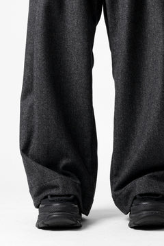 画像をギャラリービューアに読み込む, A.F ARTEFACT TUCK WIDE TROUSERS / HERRING BONE WOOL (D.GREY)