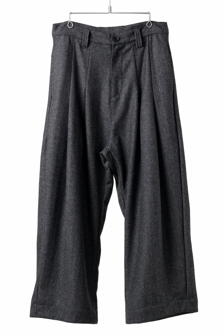 A.F ARTEFACT TUCK WIDE PANTS / HERRING BONE WOOL (D.GREY)