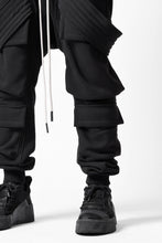 画像をギャラリービューアに読み込む, A.F ARTEFACT BOMBER HEAT BELTED SARROUEL CARGO PANTS (BLACK)