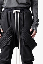 画像をギャラリービューアに読み込む, A.F ARTEFACT BOMBER HEAT BELTED SARROUEL CARGO PANTS (MIX BLACK)