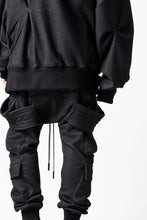 画像をギャラリービューアに読み込む, A.F ARTEFACT BOMBER HEAT BELTED SARROUEL CARGO PANTS (MIX BLACK)