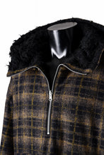 Load image into Gallery viewer, A.F ARTEFACT REVERSIBLE HALF ZIP HOODED BLOUOSN (BROWN CHECK×BLACK)