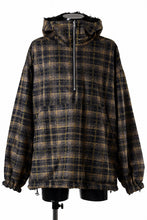 Load image into Gallery viewer, A.F ARTEFACT REVERSIBLE HALF ZIP HOODED BLOUOSN (BROWN CHECK×BLACK)