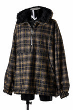 Load image into Gallery viewer, A.F ARTEFACT REVERSIBLE HALF ZIP HOODED BLOUOSN (BROWN CHECK×BLACK)