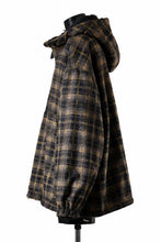 Load image into Gallery viewer, A.F ARTEFACT REVERSIBLE HALF ZIP HOODED BLOUOSN (BROWN CHECK×BLACK)