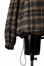 Load image into Gallery viewer, A.F ARTEFACT REVERSIBLE HALF ZIP HOODED BLOUOSN (BROWN CHECK×BLACK)