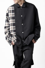 画像をギャラリービューアに読み込む, A.F ARTEFACT SNAPPED PANEL SWITCHING SHIRT (BLACK x KHAKI)