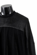 Load image into Gallery viewer, A.F ARTEFACT BRUSHED KNIT COMBI VELOR TOP (BLACK)