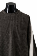 Load image into Gallery viewer, A.F ARTEFACT MODUROY KNIT TOPS (KHAKI x IVORY)