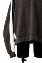 画像をギャラリービューアに読み込む, A.F ARTEFACT MODUROY KNIT TOPS (KHAKI x IVORY)