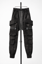 Load image into Gallery viewer, 【SAMPLE】A.F ARTEFACT BELTED DETAIL JOGGER / METAL STEAM CAMOUFLAGE (BLACK×BROWN)