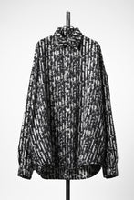 Load image into Gallery viewer, 【SAMPLE】A.F ARTEFACT COCOON SHIRT-JACKET / JACQUARD BLURRED STRIPE (BLACK × WHITE)