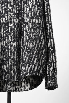 Load image into Gallery viewer, 【SAMPLE】A.F ARTEFACT COCOON SHIRT-JACKET / JACQUARD BLURRED STRIPE (BLACK × WHITE)