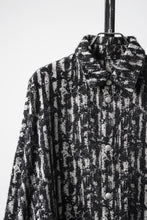 Load image into Gallery viewer, 【SAMPLE】A.F ARTEFACT COCOON SHIRT-JACKET / JACQUARD BLURRED STRIPE (BLACK × WHITE)