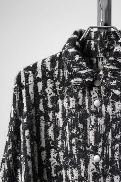 Load image into Gallery viewer, 【SAMPLE】A.F ARTEFACT COCOON SHIRT-JACKET / JACQUARD BLURRED STRIPE (BLACK × WHITE)