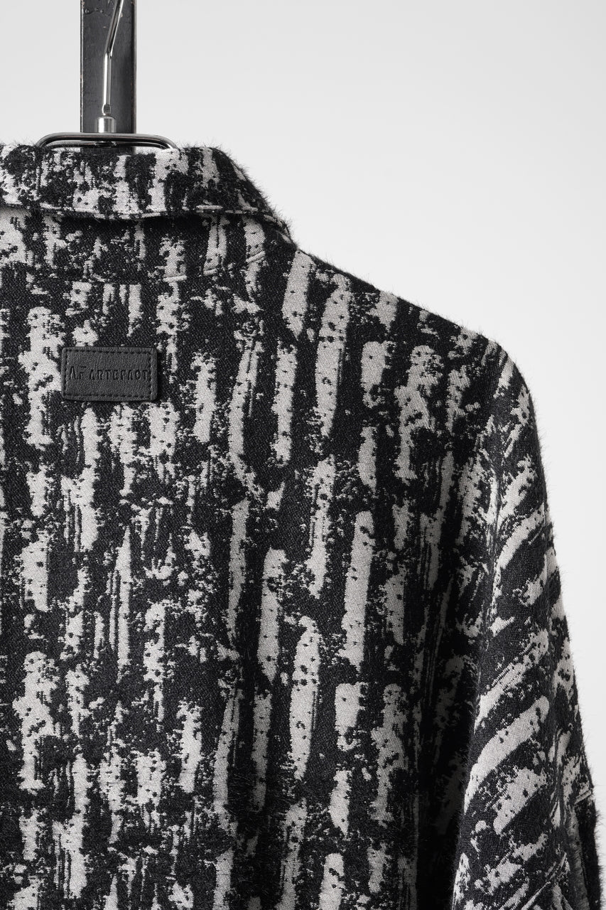 Load image into Gallery viewer, 【SAMPLE】A.F ARTEFACT COCOON SHIRT-JACKET / JACQUARD BLURRED STRIPE (BLACK × WHITE)