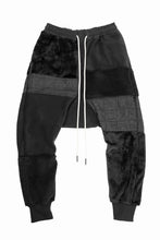 Load image into Gallery viewer, A.F ARTEFACT IRREGULAR PANELED FLEECE SARROUEL JODPHURS (BLACK)
