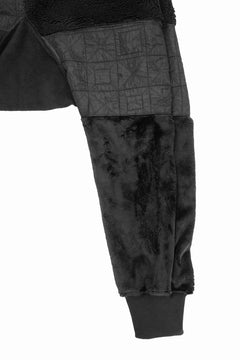 Load image into Gallery viewer, A.F ARTEFACT IRREGULAR PANELED FLEECE SARROUEL JODPHURS (BLACK)