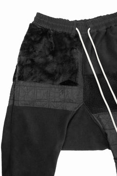 Load image into Gallery viewer, A.F ARTEFACT IRREGULAR PANELED FLEECE SARROUEL JODPHURS (BLACK)
