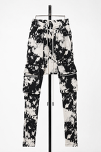 Load image into Gallery viewer, 【SAMPLE】A.F ARTEFACT FLAP CARGO SAROUEL SKINNY / MOTTLED DYING (BLACK x IVORY)