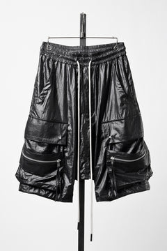 Load image into Gallery viewer, A.F ARTEFACT AIRY CRINKLE NYLON ZIP CARGO SHORTS (BLACK)