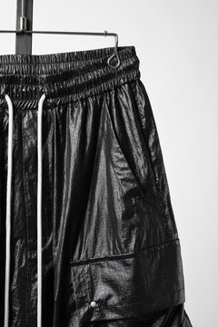 Load image into Gallery viewer, A.F ARTEFACT AIRY CRINKLE NYLON ZIP CARGO SHORTS (BLACK)
