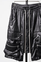 Load image into Gallery viewer, A.F ARTEFACT AIRY CRINKLE NYLON ZIP CARGO SHORTS (BLACK)