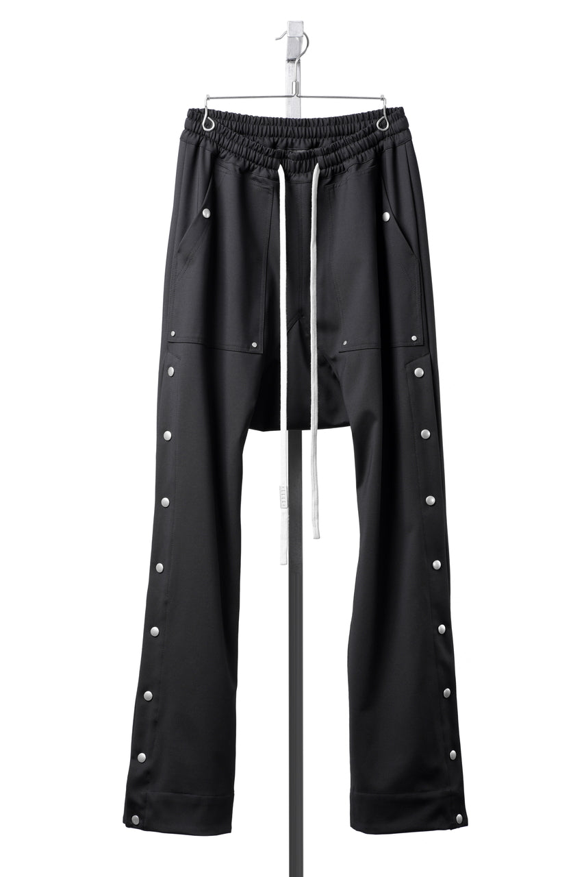 Load image into Gallery viewer, A.F ARTEFACT SARROUEL FLARE PANTS / TECH SMOOTH BONDING LW FLEECE (BLACK)