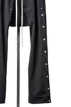 Load image into Gallery viewer, A.F ARTEFACT SARROUEL FLARE PANTS / TECH SMOOTH BONDING LW FLEECE (BLACK)