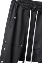 Load image into Gallery viewer, A.F ARTEFACT SARROUEL FLARE PANTS / TECH SMOOTH BONDING LW FLEECE (BLACK)