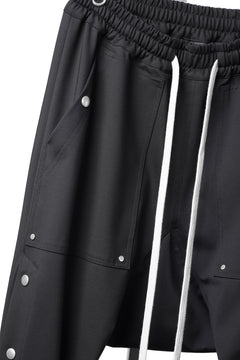 Load image into Gallery viewer, A.F ARTEFACT SARROUEL FLARE PANTS / TECH SMOOTH BONDING LW FLEECE (BLACK)
