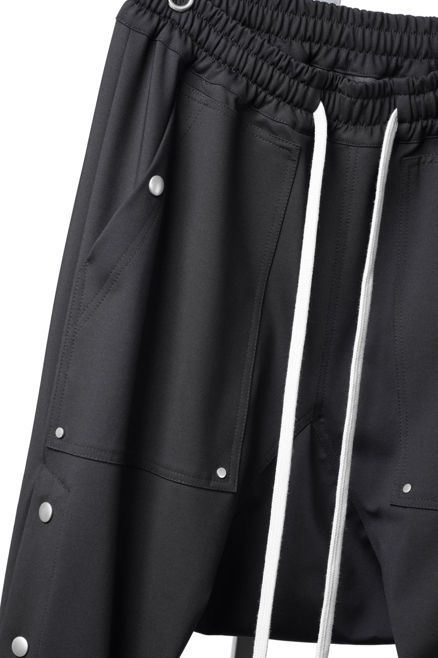 Load image into Gallery viewer, A.F ARTEFACT SARROUEL FLARE PANTS / TECH SMOOTH BONDING LW FLEECE (BLACK)