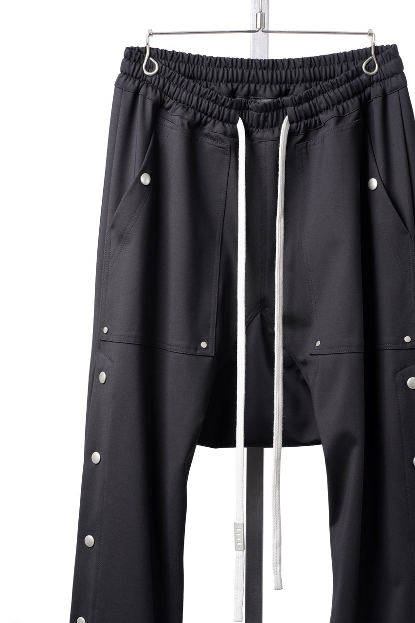 Load image into Gallery viewer, A.F ARTEFACT SARROUEL FLARE PANTS / TECH SMOOTH BONDING LW FLEECE (BLACK)
