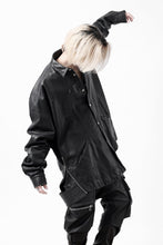 Load image into Gallery viewer, A.F ARTEFACT SNAPPED COCOON SHIRT-JACKET / SOFT GOAT LEATHER (BLACK)