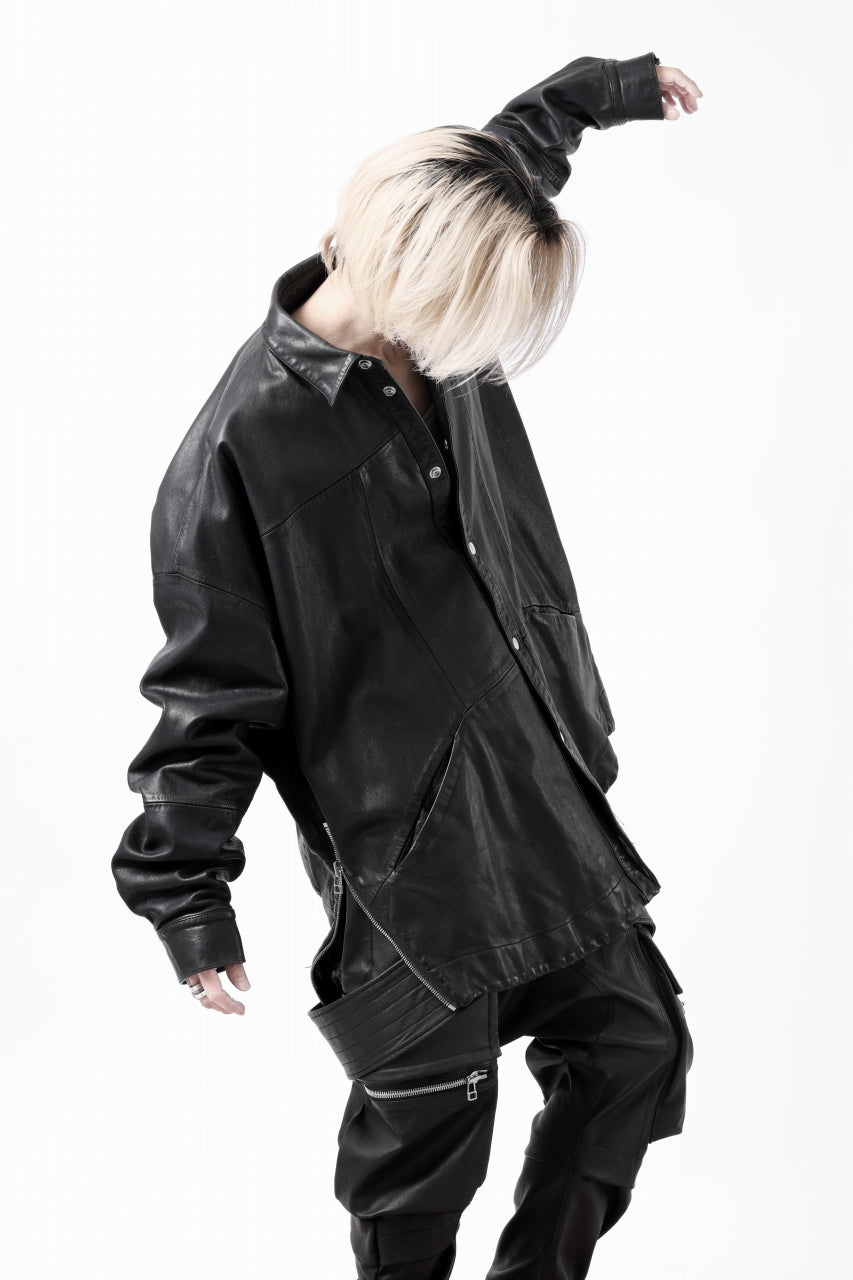 Load image into Gallery viewer, A.F ARTEFACT SNAPPED COCOON SHIRT-JACKET / SOFT GOAT LEATHER (BLACK)