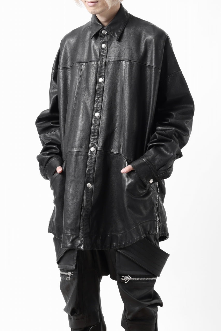 Load image into Gallery viewer, A.F ARTEFACT SNAPPED COCOON SHIRT-JACKET / SOFT GOAT LEATHER (BLACK)