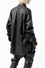 Load image into Gallery viewer, A.F ARTEFACT SNAPPED COCOON SHIRT-JACKET / SOFT GOAT LEATHER (BLACK)